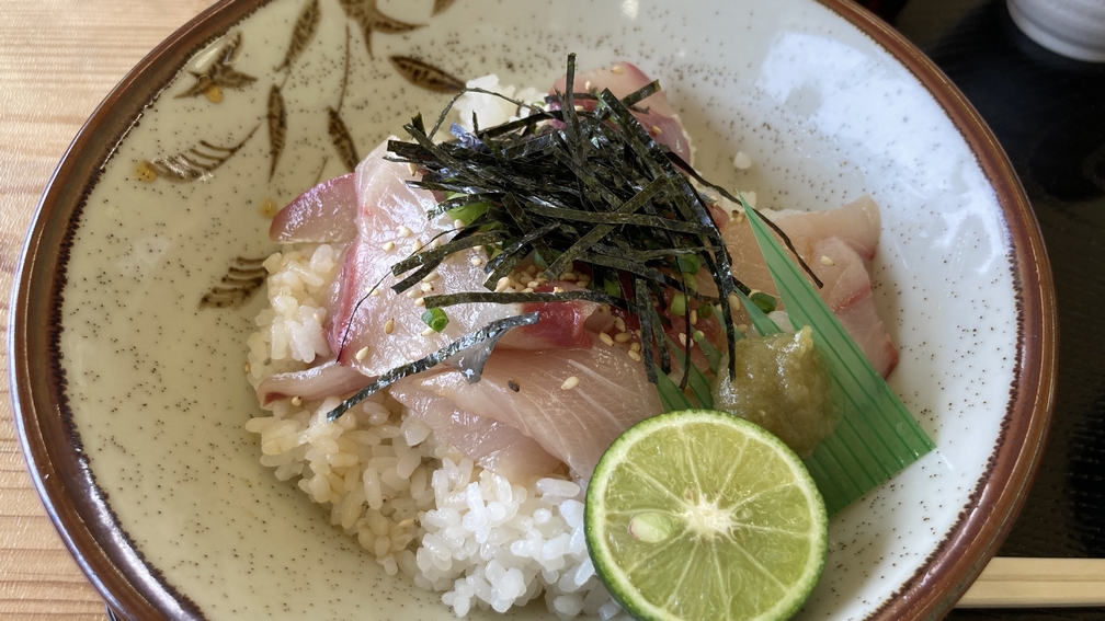 ワーサン亭のハマチ丼